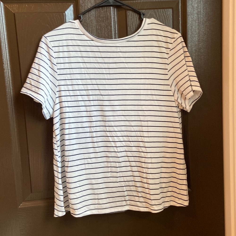 Old Navy Active Top with cross cross back!